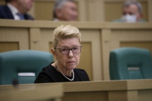 После выборов губернатора Мизулина скорее всего уйдет из Совета Федерации