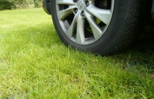 Омичам за парковку на газоне с мая выписали штрафов на 750 тысяч рублей 