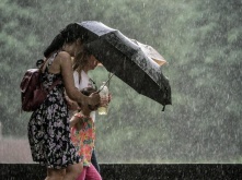 Омичей ждут сильный ветер, дождь и град