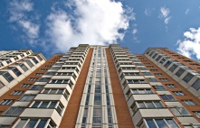 Москвичи за год в три раза чаще стали покупать квартиры в Омской области