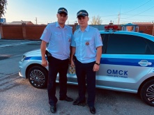 Инспекторы ДПС помогли девушке скорее добраться до больницы