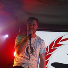 «Песни любви и надежды»: омский музыкант о творчестве и о себе