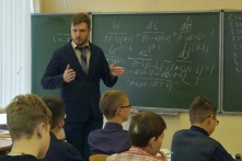 Омскстат назвал среднюю зарплату учителей перед 1 сентября