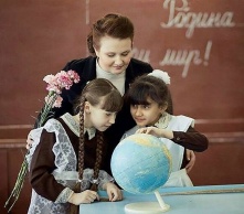 Социологи: большинство россиян помнят имя своей первой учительницы 