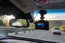 В ГИБДД опровергли запрет на установку видеорегистраторов на лобовом стекле