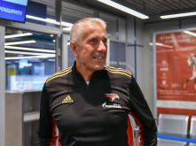 В Омск прилетел Боб Хартли 