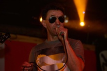 В Омске скончался известный рок-музыкант Александр Беломоин