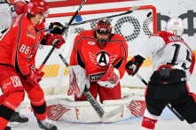 Омский «Авангард» снова разгромно проиграл «Автомобилисту»