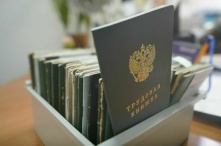 За работу в праздники заплатят деньгами или дополнительными выходными