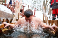 Крещенские купания: основные правила и безопасность