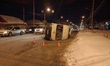 В Омске из-за ДТП перевернулась скорая