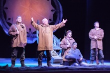 Спектакль «Пегий пёс» на омской сцене