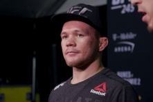 Омский боец Петр Ян попал в клинику