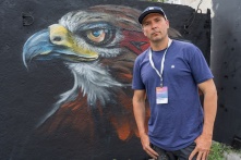Художник из США Адам «Pilot» в подарок омичам нарисовал ястреба