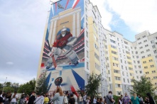 Игроки ХК «Авангард» и художники презентовали тематический мурал