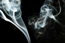 В России курение вейпов в общественных местах предлагают выделить в отдельную статью КоАП