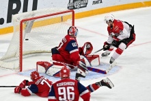 Омский «Авангард» уступил «Локомотиву» со счетом 2:3