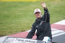 СМИ: Михаэль Шумахер впервые после травмы показался на публике