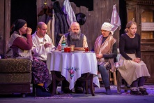 «Дорогой подарок» – это постановка о любви