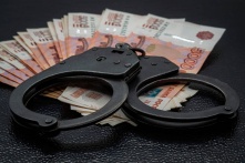 В Омске средний размер взятки в этом году составил 370 тысяч рублей 