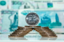 Россияне спешно избавляются от бумажной налички и иностранной валюты