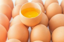 В России пытаются притормозить рост цен на масло и яйца