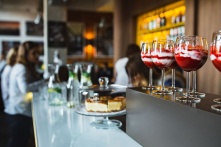 В Омске новогодние корпоративы резко увеличили выручку в ресторанах