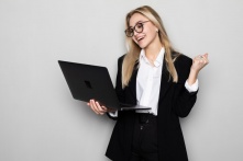 Омичам рассказали, сколько получают PR-менеджеры 