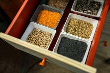 Российские прилавки заполонили поддельные приправы