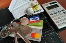 Российская молодежь подсела на кредитные карты