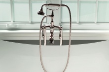 В городе продолжается масштабное отключение холодной воды