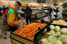 В Омске снизились цены на свежие овощи