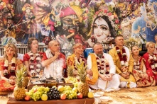 Омичи могут устроить свадьбу в индийском стиле