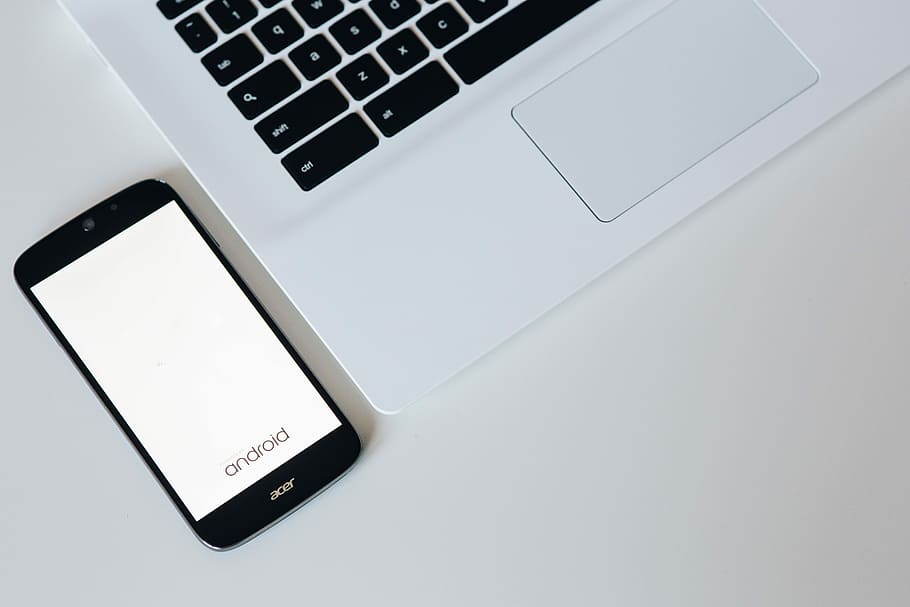 Омская пенсионерка перевела мошенникам почти миллион рублей