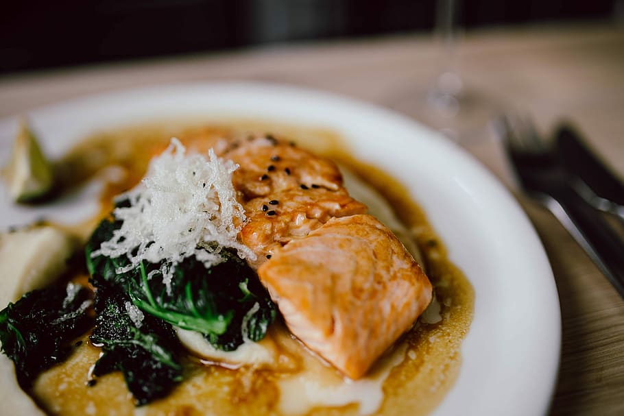 В России бесплатным горячим питанием предложили обеспечить всех школьников