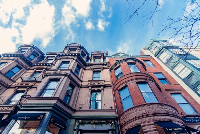 Омичи расходуют на жилищно-коммунальные услуги почти 5,4 тысячи рублей в месяц