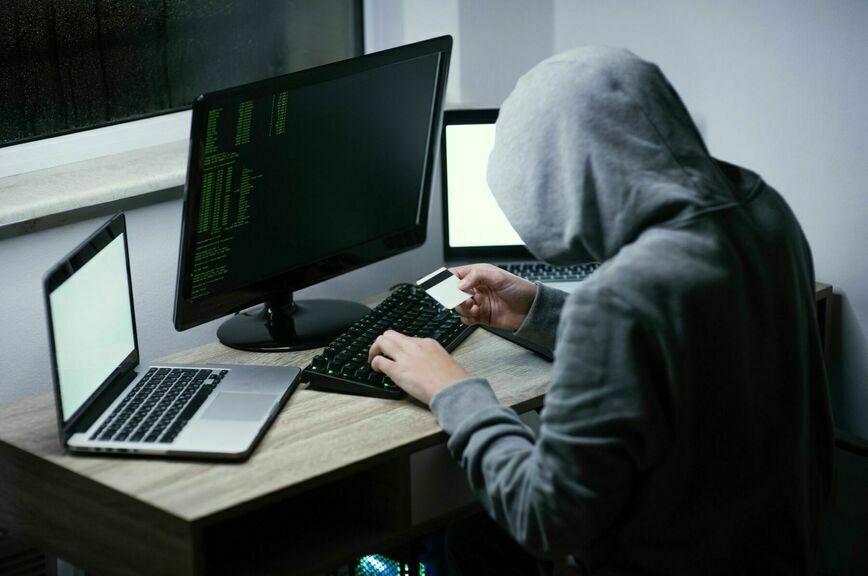 На весь ИИ-контент хотят нанести водяные знаки