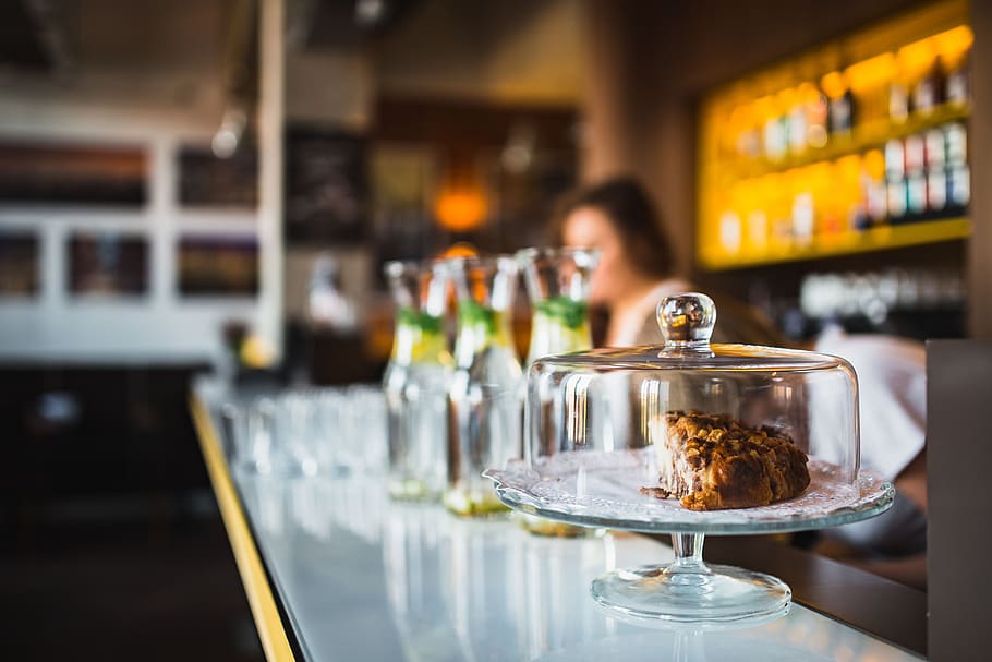 Омичи за лето потратили в кафе и ресторанах более 11,5 миллиарда рублей