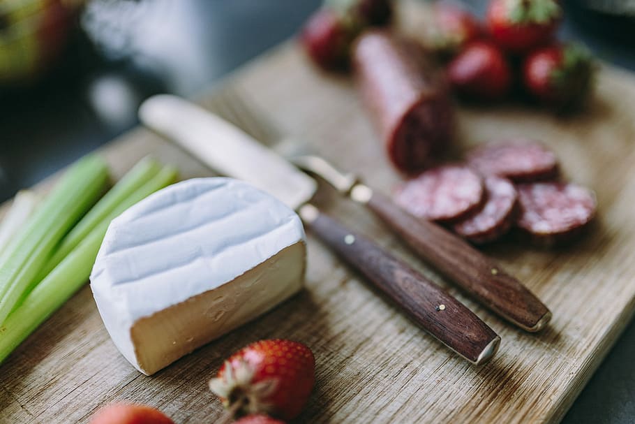 Омские предприятия экспортировали на зарубежные рынки полторы тысячи тонн колбасы