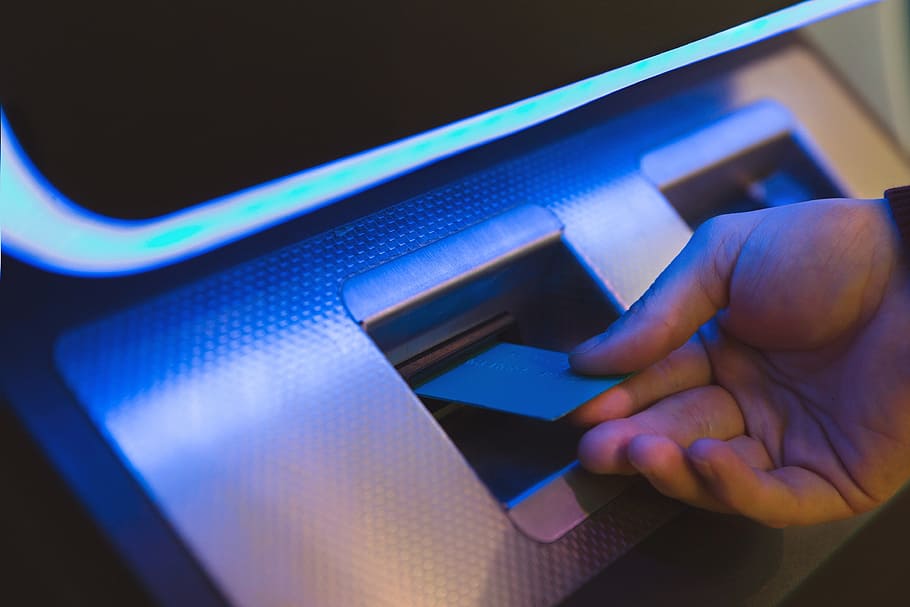 Мошенники похитили 1,4 миллиона рублей у пенсионерки