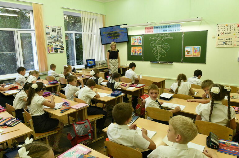 В ноябре вместо звонков в школах будут звучать патриотические композиции