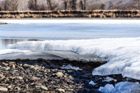 В Омске нашли 80 мест на водоемах, где опасно выходить на лед