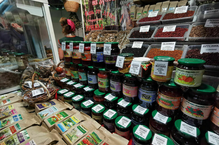 В Омскую область не пропустили 38 тонн подозрительных мясных консервов