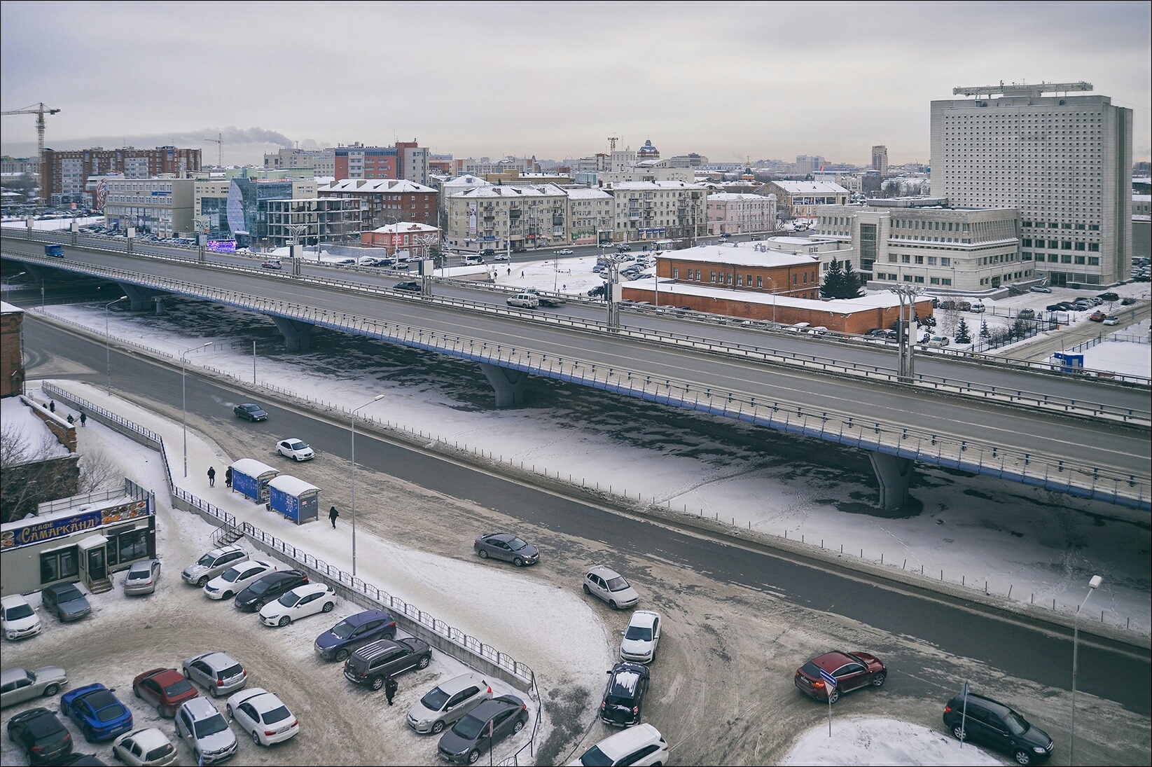 В Омске дорожные службы работают в усиленном режиме из-за гололеда