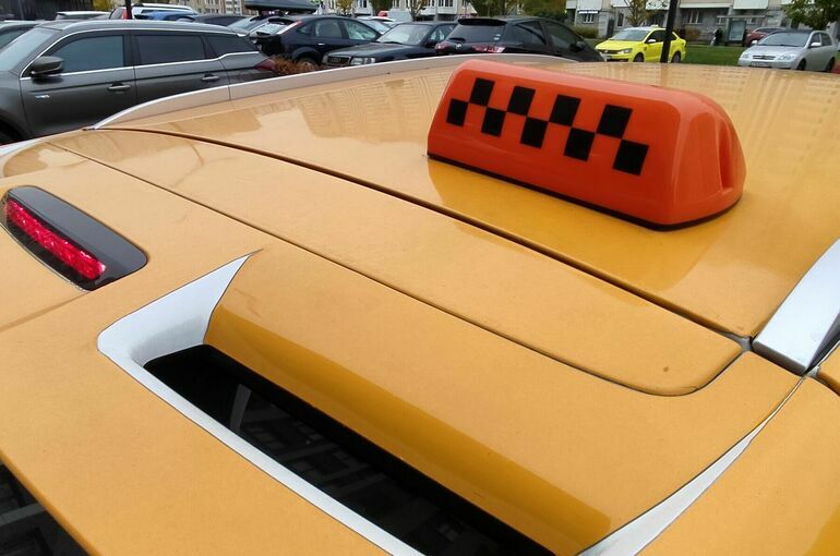 Госдума рассмотрит смягчение правил локализации для самозанятых таксистов