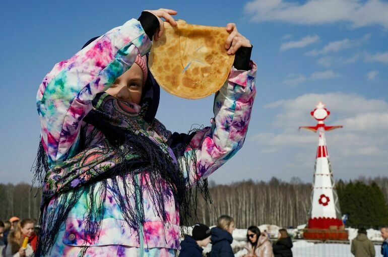 В России стартовал первый день Масленицы