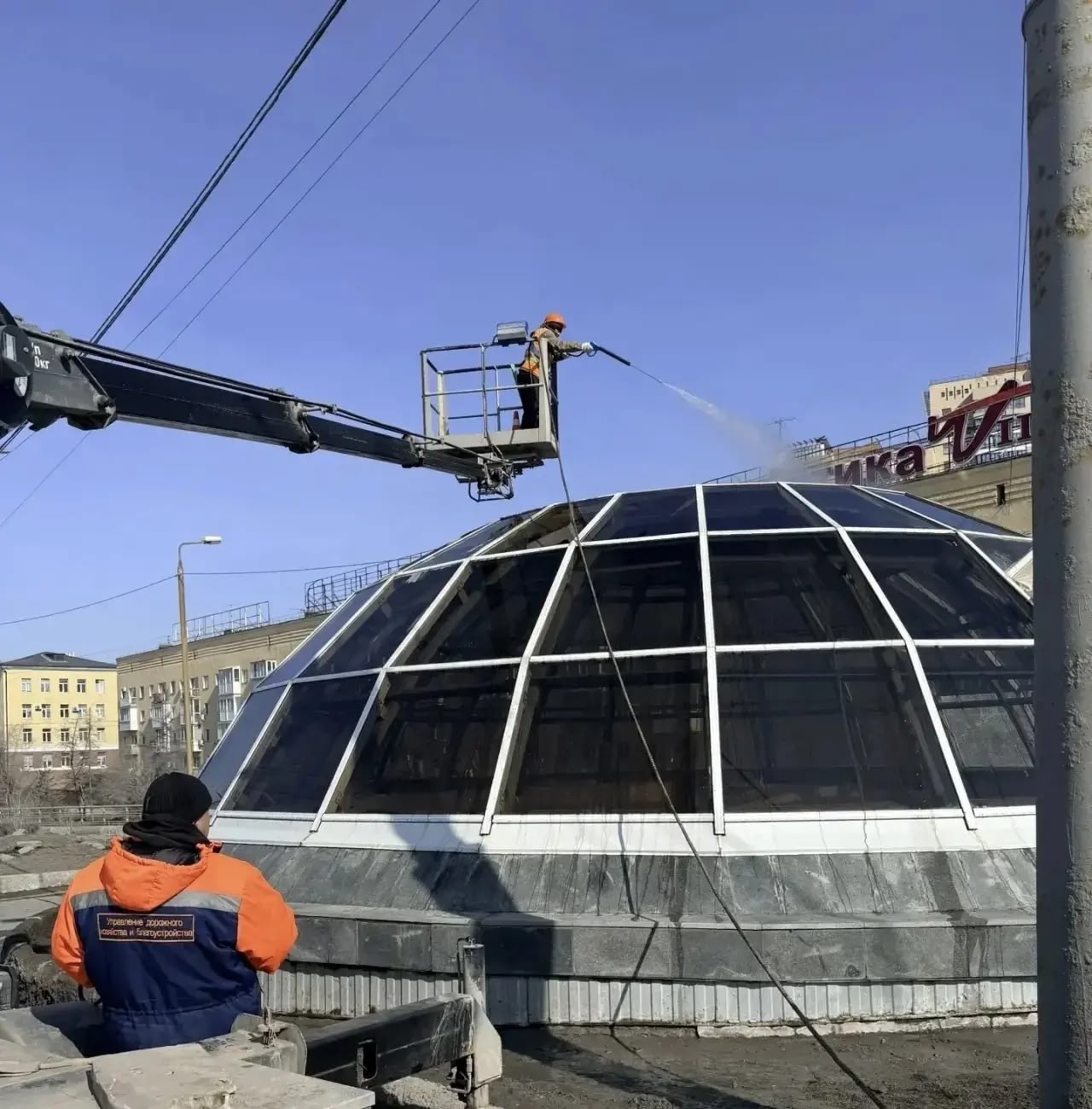 В городе начали наводить порядок после зимы