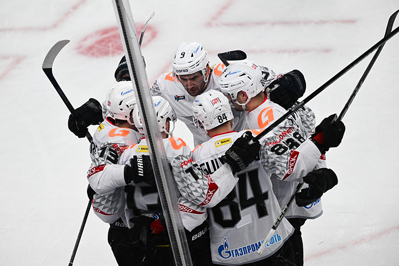 «Авангард» одержал победу в серии с «Нефтехимиком»