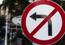 В Омске запретят поворот налево на нескольких улицах 