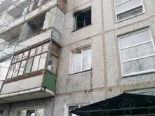 Омичей спасли из пламени полыхающей многоэтажки